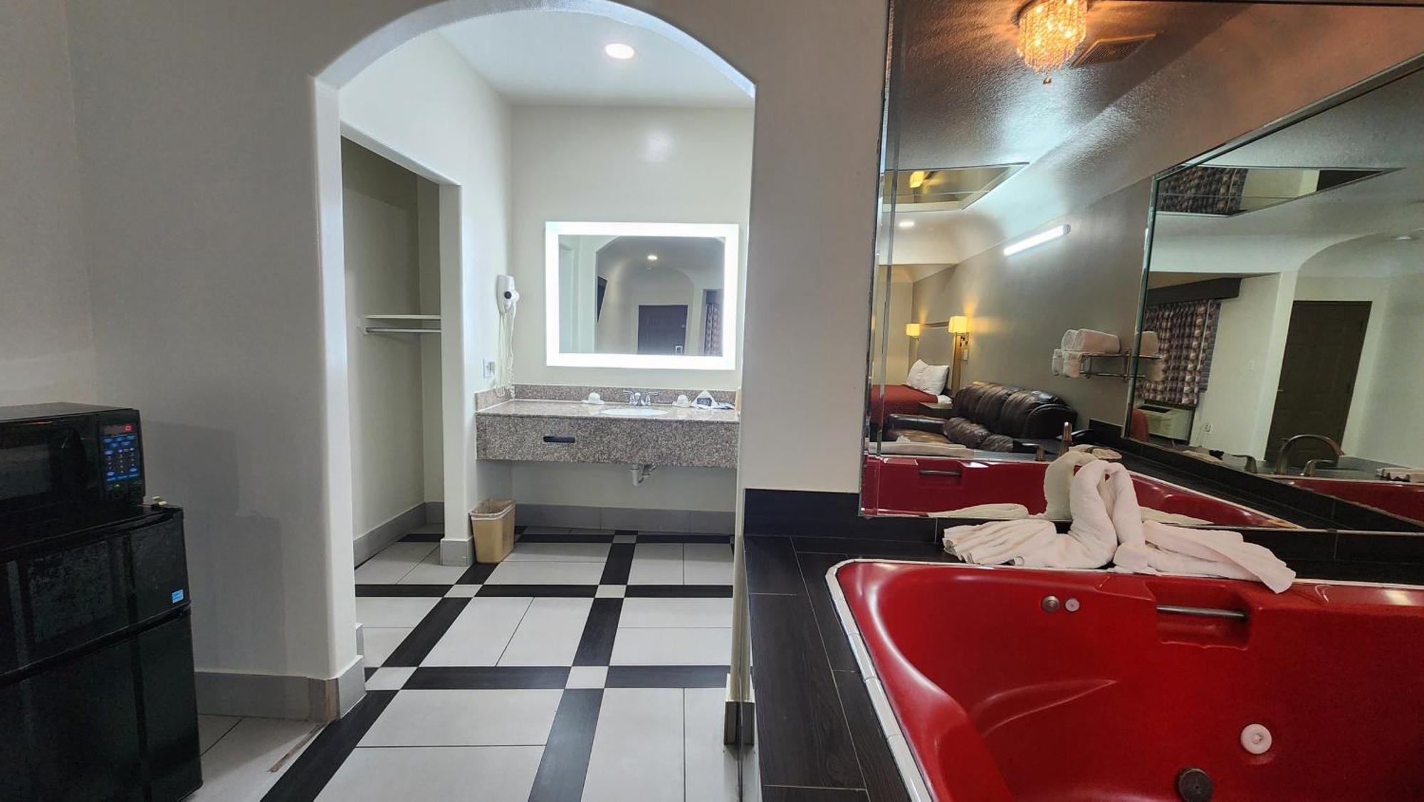 Scottish Inn & Suites Sam Houston Parkway Экстерьер фото